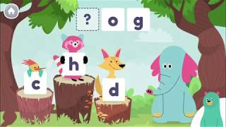 Gioco educativo con animali cartoon in una foresta. Gli animali reggono lettere per completare la parola “_og”.